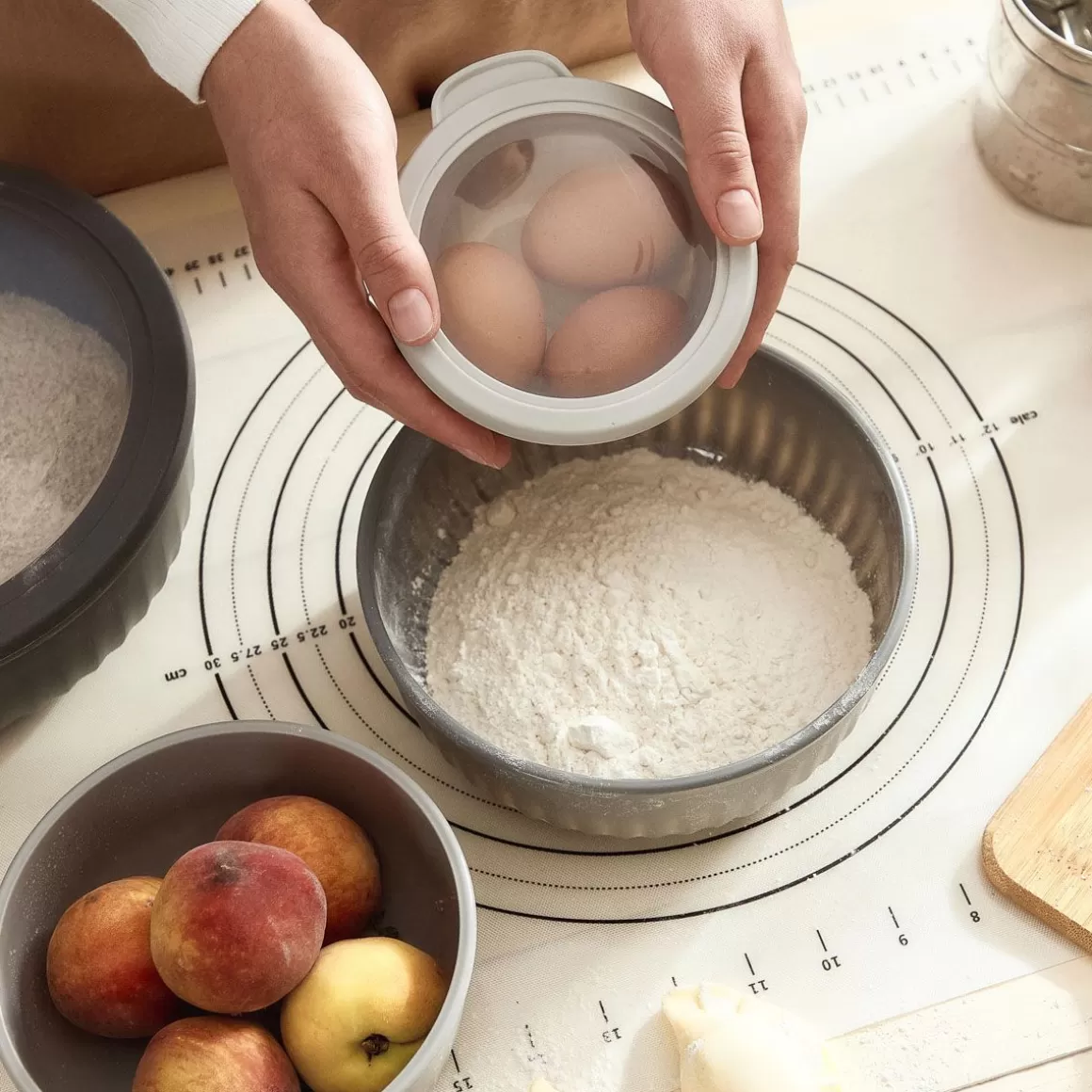 HOMLA Kit Cucina Pratica: 4 Ciotole con Coperchi Multiuso per Conservazione e Preparazioni, Set Completo Ideale per ogni Necessità
