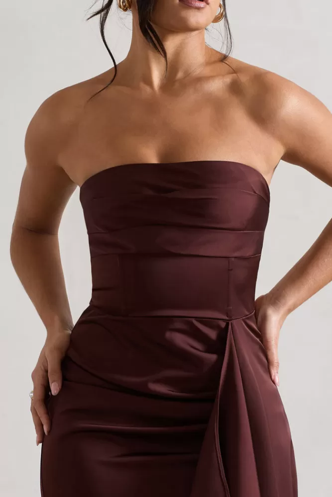 Abito Elegante in Satin Marrone con Spacco e Drappeggio Volant - Scollatura a Fascia, Stile Midi da Sera - Club L London Collezione Autunno Cioccolato