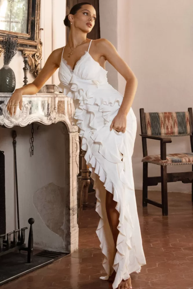 Abito Maxi Sognante Club L London - Design in Pizzo con Spalline Eleganti e Balze Romantiche, Bianco Puro - Occasione Imperdibile