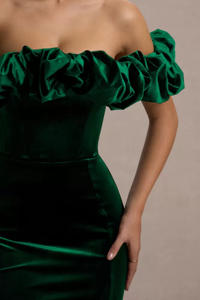 Club L London - Vestito Lungo Esmeralda in Velluto Verde Bottiglia con Scollo a Barchetta e Balze Strutturate - Promo Imperdibile!