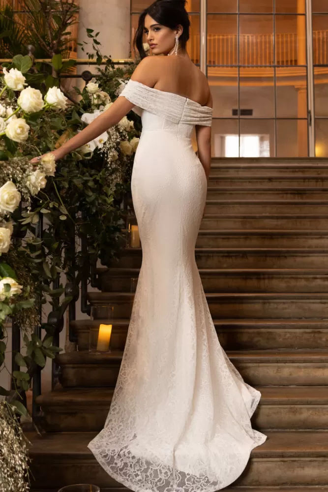 Abito Elegante in Pizzo Bardot con Spacco · Vestito Lungo Bianco Lilibet di Club L London · Abito Estivo Da Sogno con Svolo Laterale