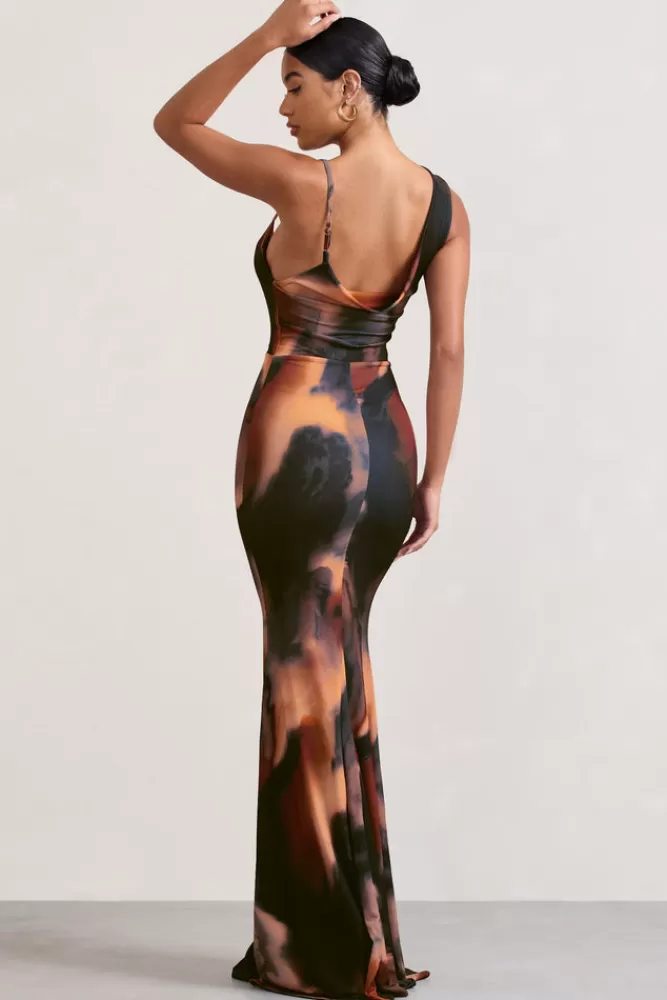 Club L London Phantasy - Abito maxi con drappeggio in stampa fumé arancione, scollatura asimmetrica e design avvolgente. Disponibile in più tonalità con imperdibile offerta stagionale.