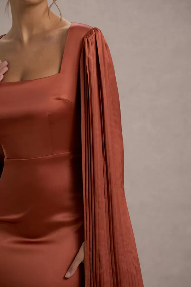 Elegante Abito Sera in Seta con Scollo Quadrato - Drappeggio a Mantella e Tocco Autunnale nella Tonalità Terra Rossa | Club L London Collezione Esclusiva