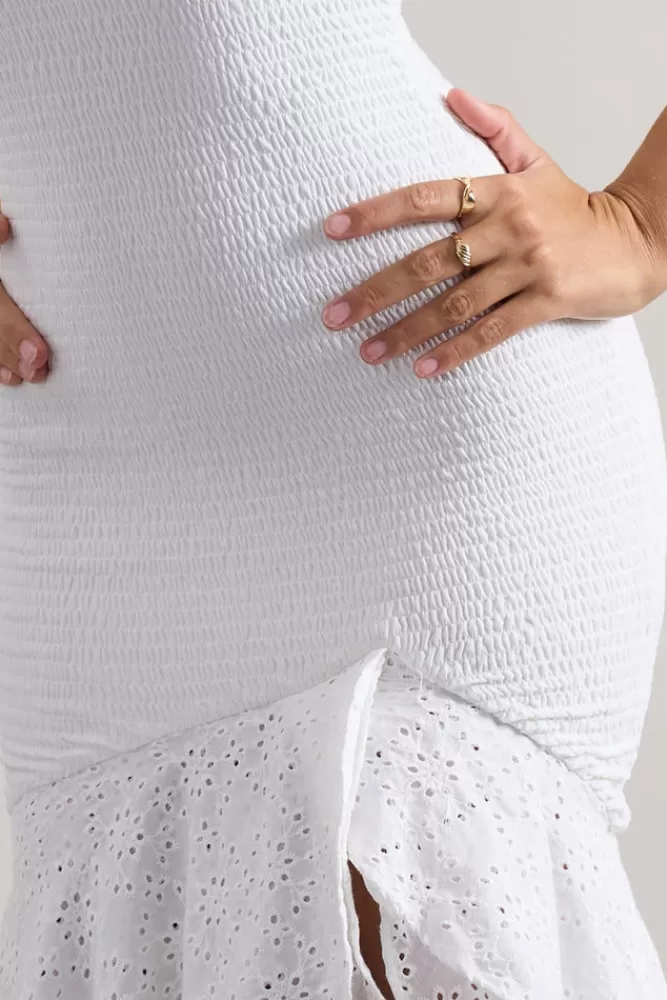 Abito estivo in puro bianco con ricami e scollo bandeau - Modello asimmetrico firmato Club L London, offerta lampo imperdibile!
