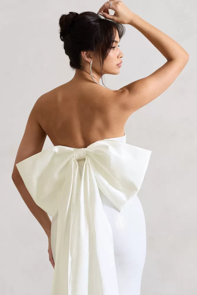 Club L London - Abito Elegante in Effetto Lucido con Spacco e Fiocco Oversize | Abito da Sera Bianco Puro con Scollo Bandeau | Promozione Estiva Limitata
